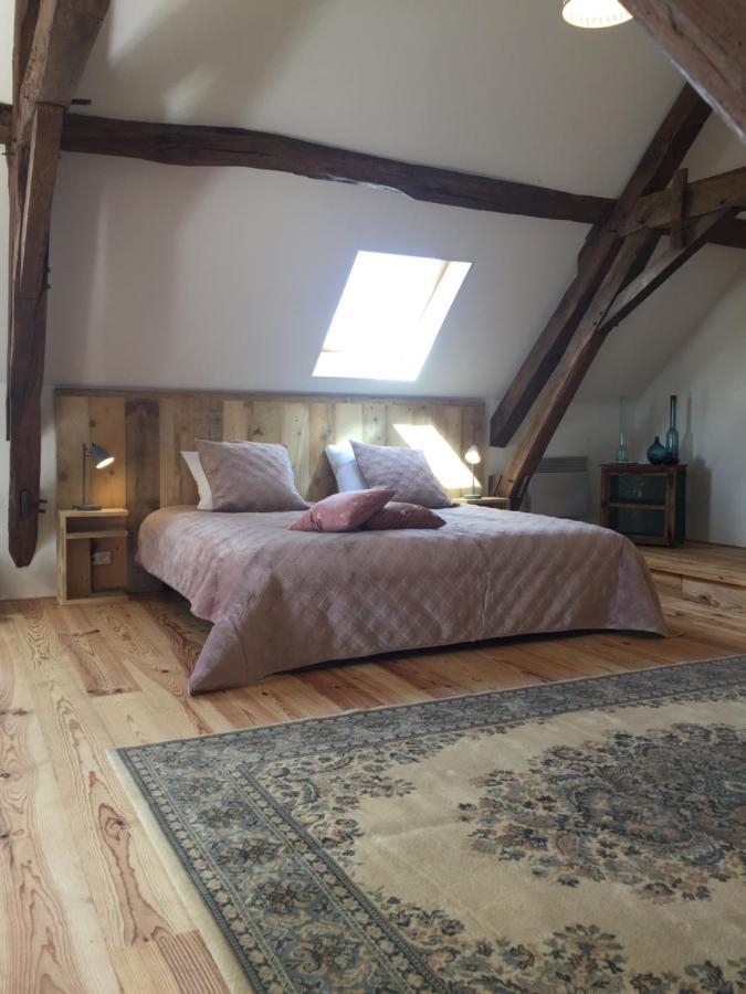 Chambres D'Hotes Domaine Les Grands Perons Herisson Exterior photo