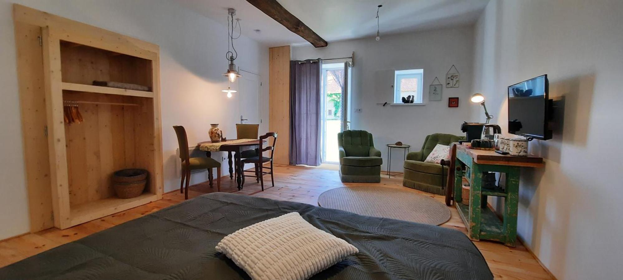 Chambres D'Hotes Domaine Les Grands Perons Herisson Exterior photo