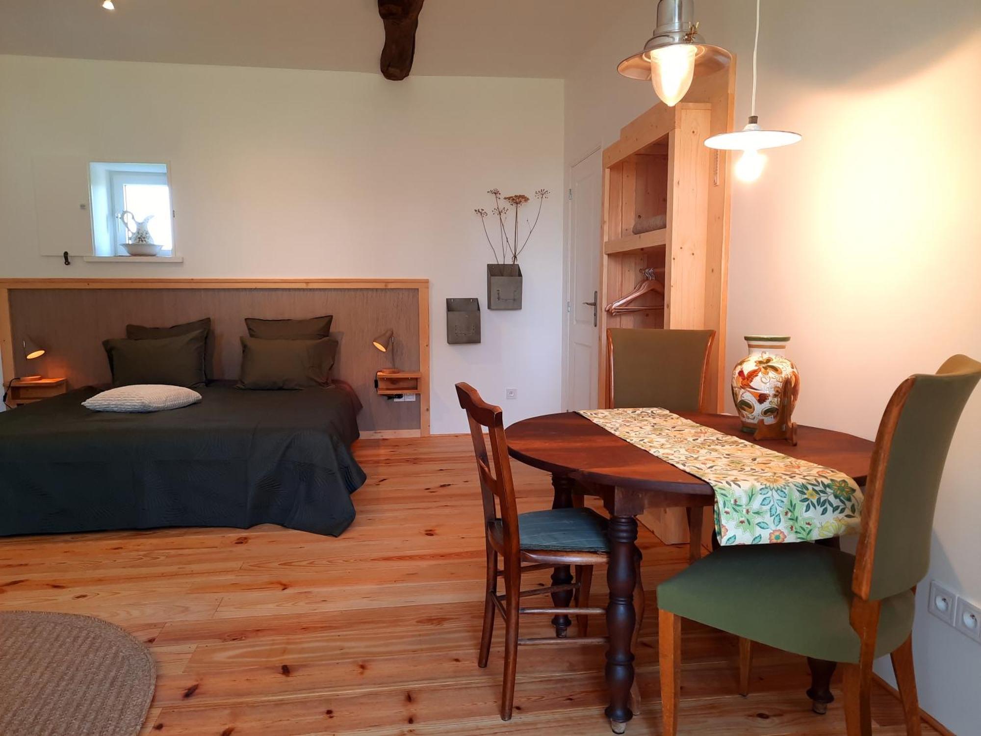 Chambres D'Hotes Domaine Les Grands Perons Herisson Exterior photo